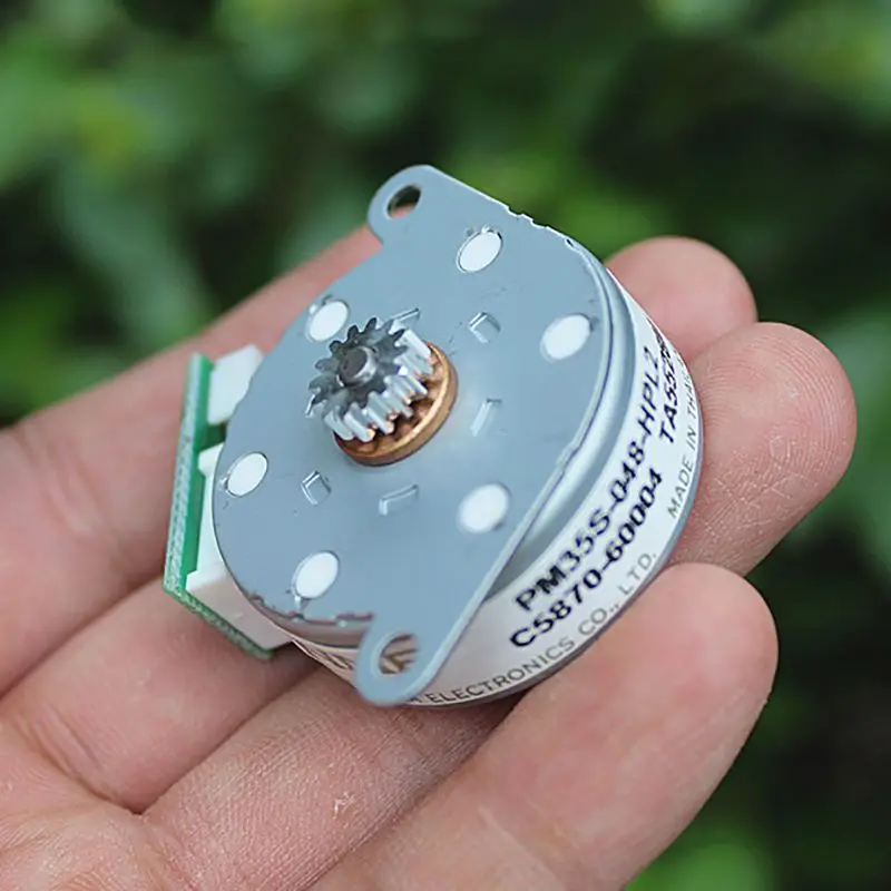 Stepper Motor With Output Gear 0.5 Module 14 Gear 4 Phase 5 Wire Stepper Motor, Step Angle 7.5 Degrees, Shaft Diameter 3mm
Stepper Motor With Output Gear 0.5 Module 14 Gear 4 Phase 5 Wire Stepper Motor, Step Angle 7.5 Degrees, Shaft Diameter 3mm
