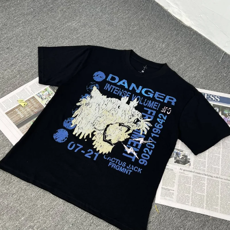 23ss Street fashion Cactus Jack X Fragment danger print Men Women 1:1Short Sleeve Top Tee oversized t shirt Streetwear
23ss Street fashion Cactus Jack X Fragment danger print Men Women 1:1Short Sleeve Top Tee oversized t shirt Streetwear