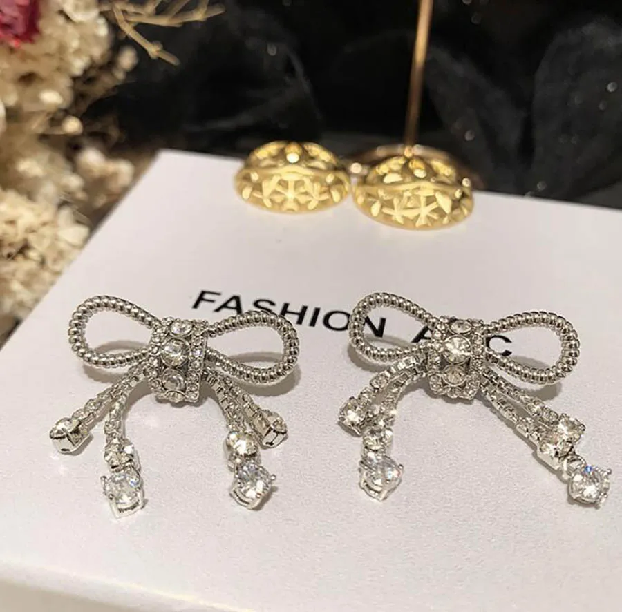 Bowknot sweet lady super flash rhinestone S925 elegant girl earrings romance shiny zircon gorgeous bridal ear jewelry
Bowknot sweet lady super flash rhinestone S925 elegant girl earrings romance shiny zircon gorgeous bridal ear jewelry