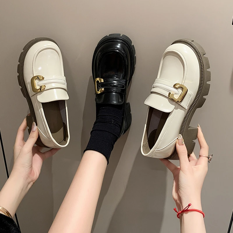 Женские кроссовки на платформе, повседневная обувь на плоской подошве, с закрытым носком, подходит к любому предмету, с мехом, в британском с...
Женские кроссовки на платформе, повседневная обувь на плоской подошве, с закрытым носком, подходит к любому предмету, с мехом, в британском с...