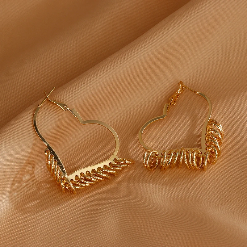 Personalized Exaggerated Golden Hoop Earring For Women Vintage Geometric Heart Triangle Circle Earring Artistic Design Jewelry
Personalized Exaggerated Golden Hoop Earring For Women Vintage Geometric Heart Triangle Circle Earring Artistic Design Jewelry