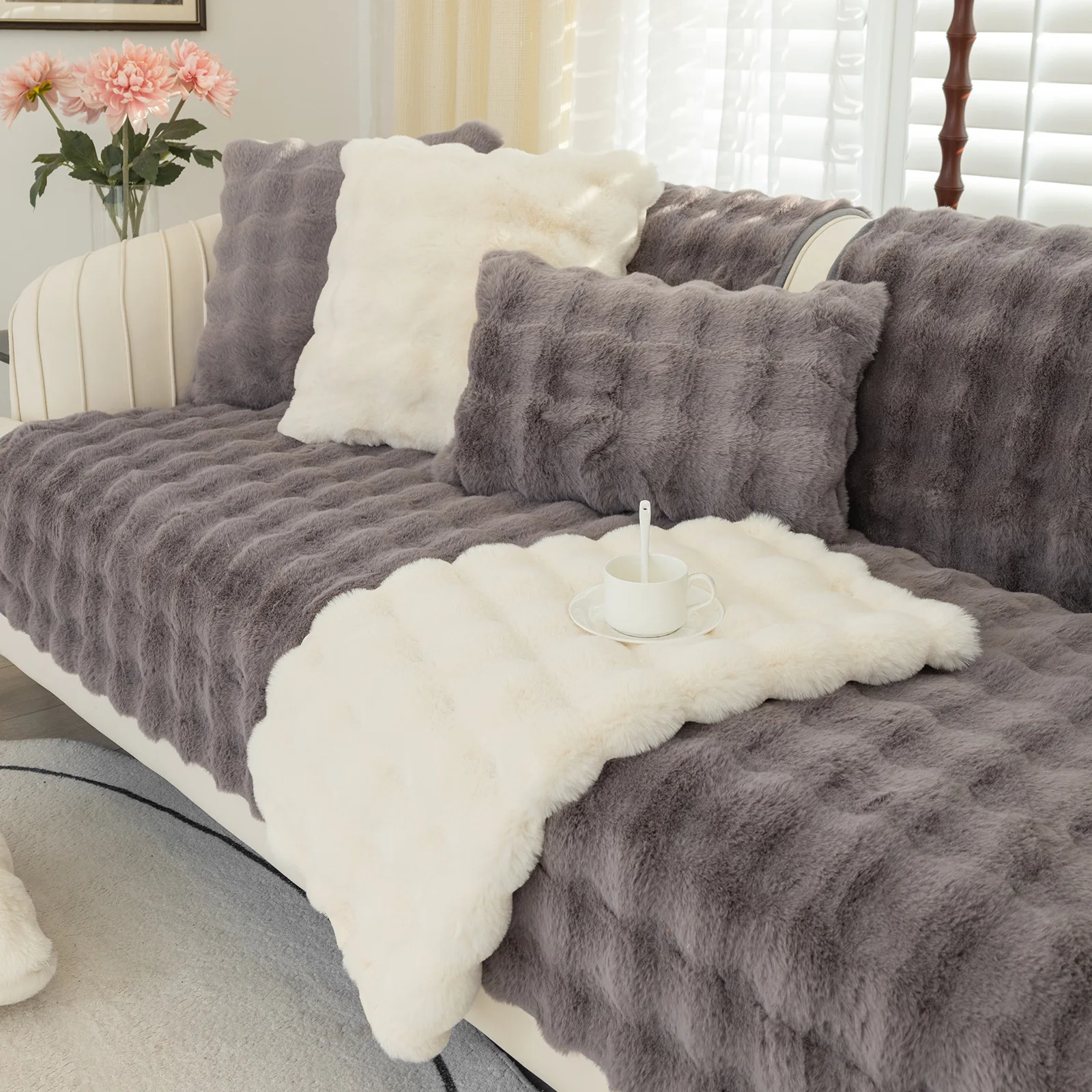 Thickened Plush Sofa Cover Fuzzy Striped Soft Warm Futon Couch Cover Fur Slipcover Non-Slip Seat Chair Protector Cushion Mat
Thickened Plush Sofa Cover Fuzzy Striped Soft Warm Futon Couch Cover Fur Slipcover Non-Slip Seat Chair Protector Cushion Mat