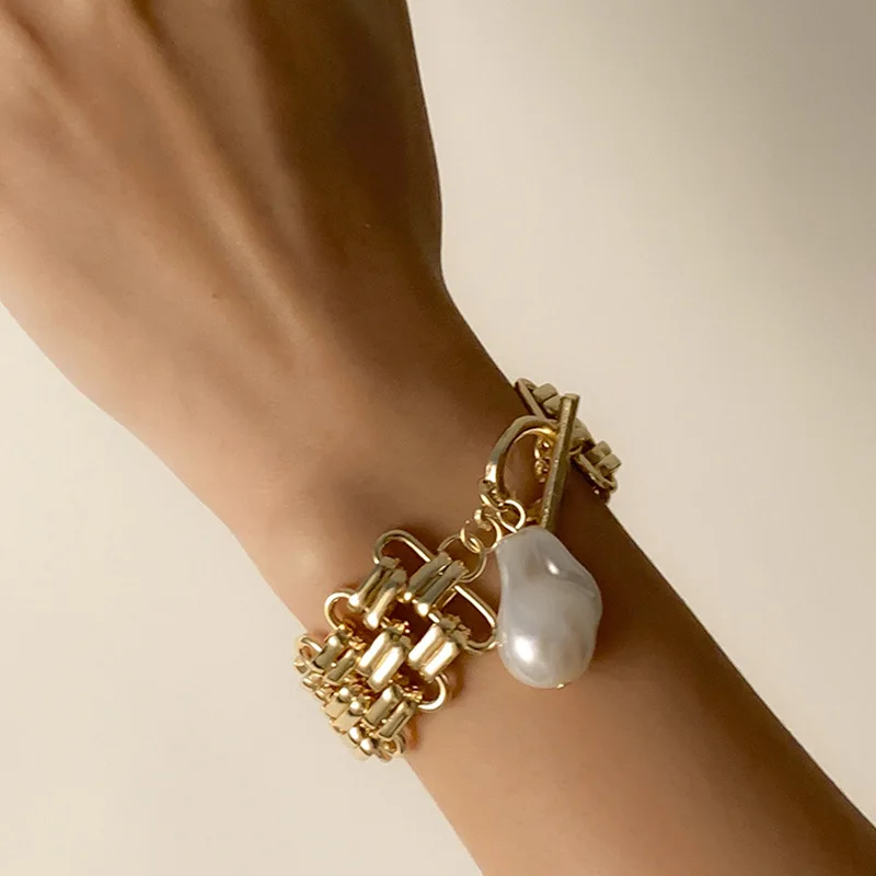 2023 New Jewelry Exaggerated Punk Fashion Bracelet Baroque Pearl Pendant Bracelet Women's Geometric Wide Chain Bracelet
2023 New Jewelry Exaggerated Punk Fashion Bracelet Baroque Pearl Pendant Bracelet Women's Geometric Wide Chain Bracelet