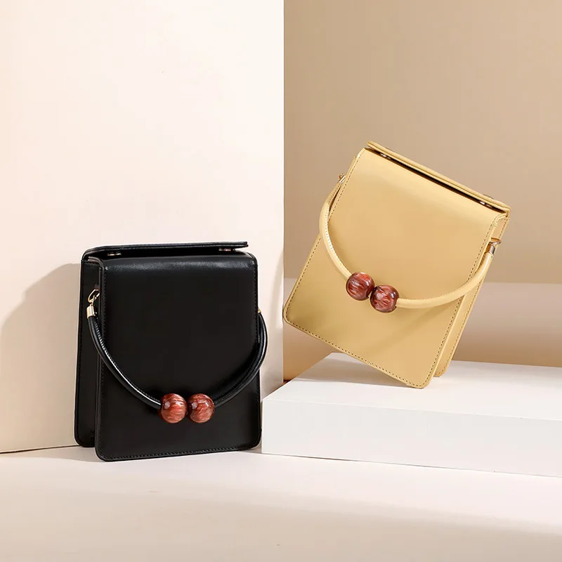 Popular Women's Bags 2022 New Trendy One-shoulder Crossbody Bag All-match Beaded Fashion Niche Design Small Square Bags
Popular Women's Bags 2022 New Trendy One-shoulder Crossbody Bag All-match Beaded Fashion Niche Design Small Square Bags