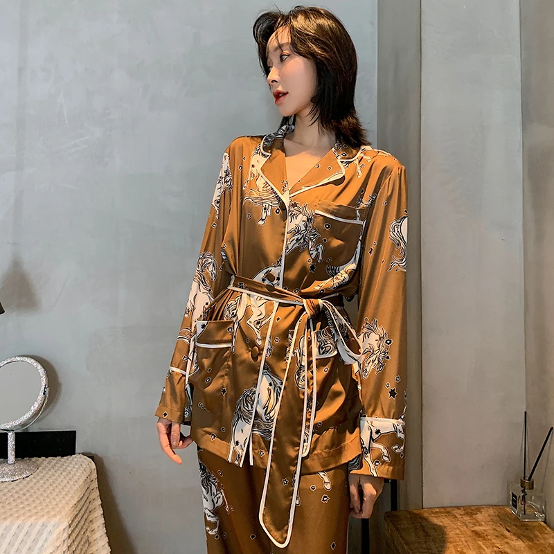 New spring and autumn ice silk pajamas women s magic white horse thin silk long sleeved net red home clothes set 
New spring and autumn ice silk pajamas women s magic white horse thin silk long sleeved net red home clothes set