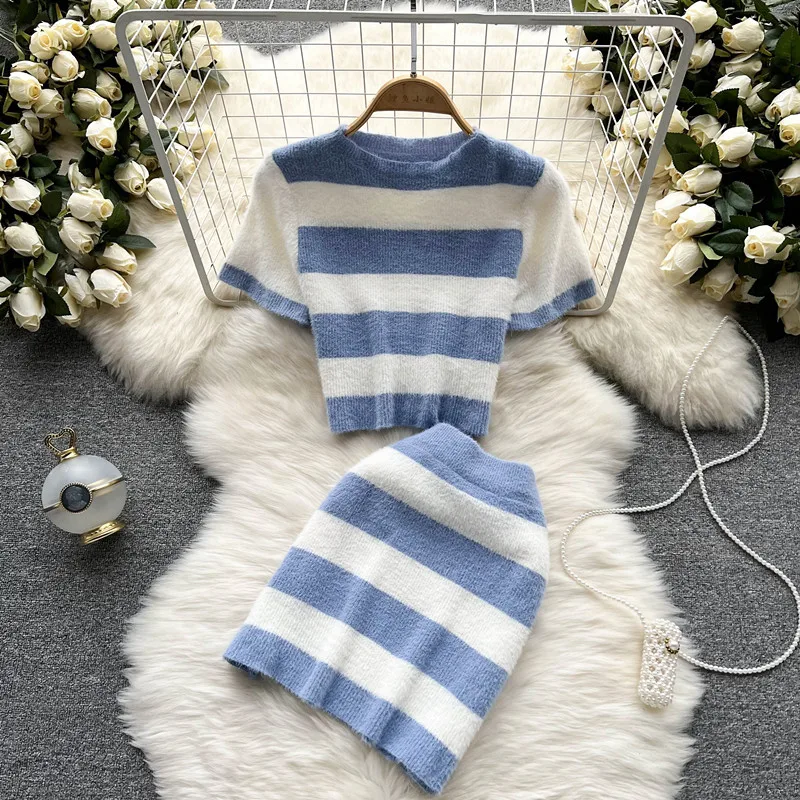 Spring 2022 new Color contrast stripe Pullover short sleeved top high waist skirt two piece set vestidos elegantes para mujer
Spring 2022 new Color contrast stripe Pullover short sleeved top high waist skirt two piece set vestidos elegantes para mujer