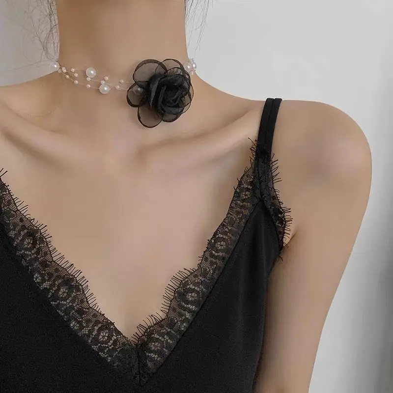 

2023 Romantic Pearl Choker Camellia Necklace Black White Summer Clavicle Chain with Flowers Pearls for Women