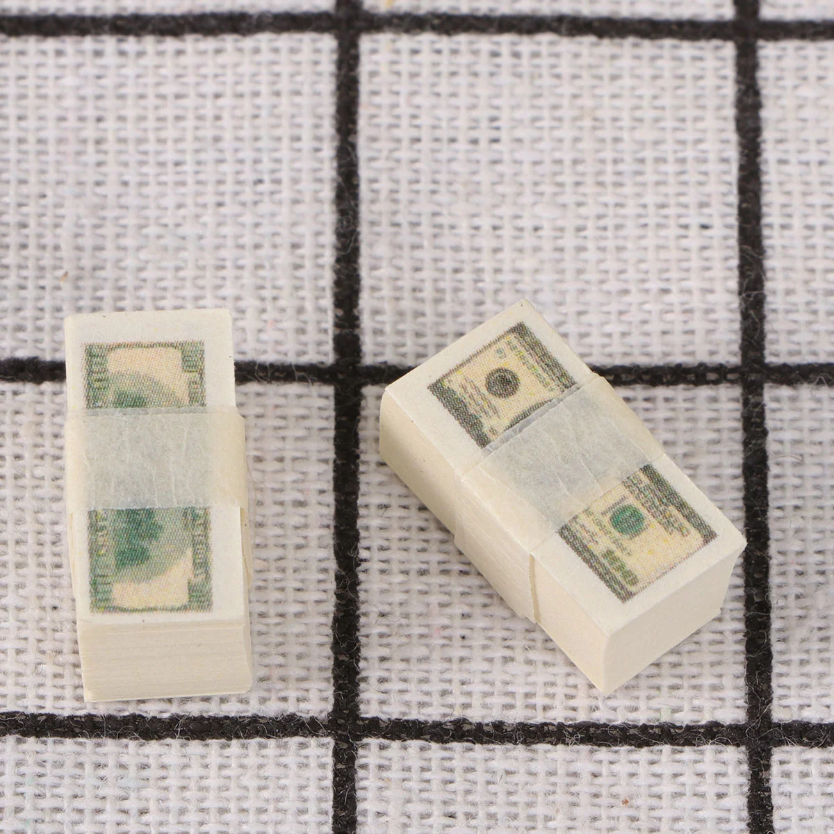 2 Bundle/200 Pcs Simulated Dollar Attractive Layout Photo Props Micro Decors for House Office
2 Bundle/200 Pcs Simulated Dollar Attractive Layout Photo Props Micro Decors for House Office