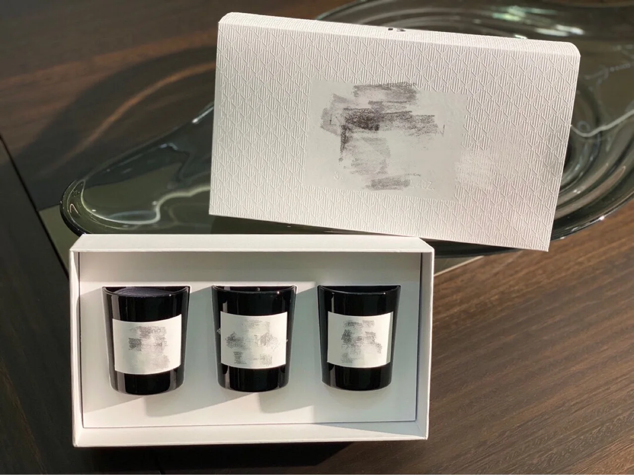 Aromatherapy candle three-piece gift box personalized fragrance black and white minimalist design atmosphere living room ornamen
Aromatherapy candle three-piece gift box personalized fragrance black and white minimalist design atmosphere living room ornamen