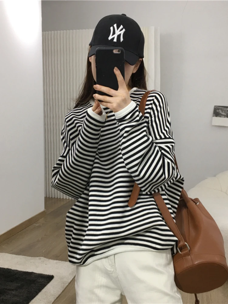 Korean Fashion Woman Tops 2023 Spring Autumn Thin Striped O-neck Batwing Sleeve Casual Crop Sweatshirt Pullover Woman Clothing
Korean Fashion Woman Tops 2023 Spring Autumn Thin Striped O-neck Batwing Sleeve Casual Crop Sweatshirt Pullover Woman Clothing