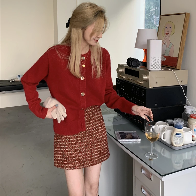 2022 Spring and Autumn Red Skirt High Waist Show Legs Long Houndstooth Retro Short Skirt Festive New Year Christmas
2022 Spring and Autumn Red Skirt High Waist Show Legs Long Houndstooth Retro Short Skirt Festive New Year Christmas