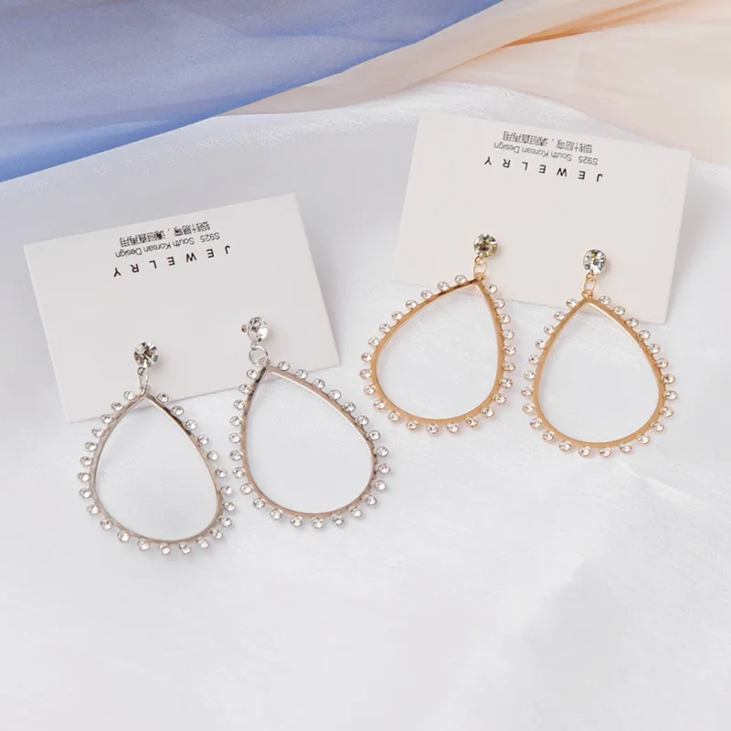 New Classic Smooth Metal Big Hoop Earrings For Woman Fashion Korean Jewelry Temperament Girl's Daily earrings punk Drop earrings
New Classic Smooth Metal Big Hoop Earrings For Woman Fashion Korean Jewelry Temperament Girl's Daily earrings punk Drop earrings