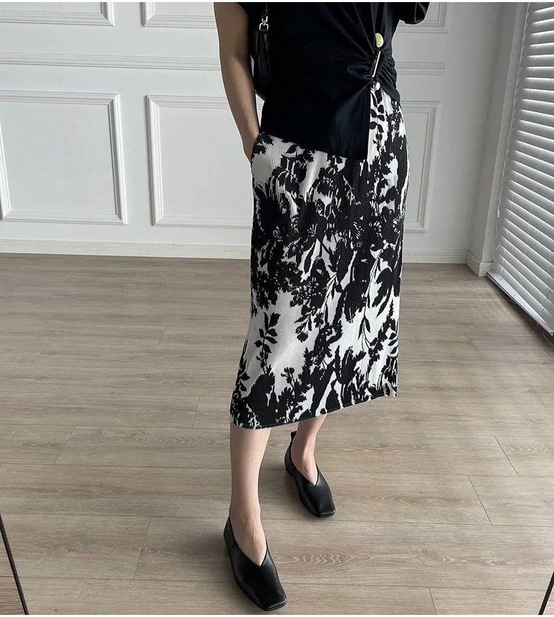 Miyake summer tree reflection series fine pleated wrinkle high elastic elastic waist A-line skirt women
Miyake summer tree reflection series fine pleated wrinkle high elastic elastic waist A-line skirt women
