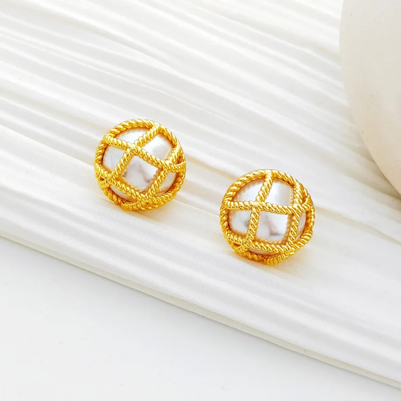 18K Gold Plated Brass Vintage Pearl Earrings Buckle Earrings dangle hoop Earrings
18K Gold Plated Brass Vintage Pearl Earrings Buckle Earrings dangle hoop Earrings