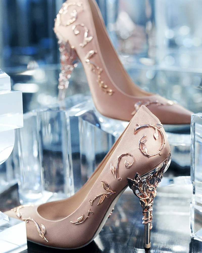 

Туфли женские на шпильках с металлическим декором, заостренный носок, супер высокие, для ночного клуба, подиума, каблуки в странном стиле, Свадебная обувь для приема