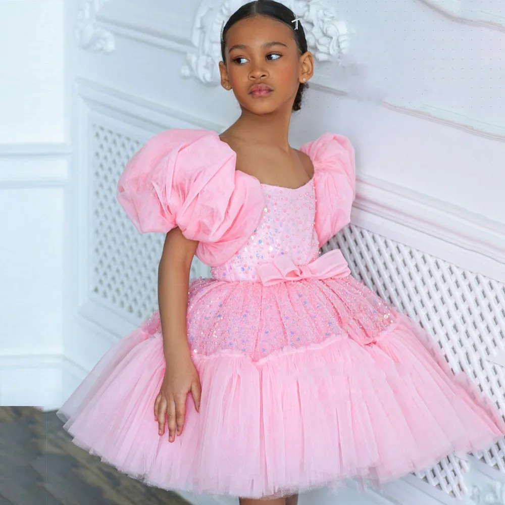 Платье с пышными рукавами для девочек, с глубоким вырезом, цветочным принтом, длиной до колена, новые платья-пачки с блестками для свадебной вечеринки, платья на молнии для причастия
Платье с пышными рукавами для девочек, с глубоким вырезом, цветочным принтом, длиной до колена, новые платья-пачки с блестками для свадебной вечеринки, платья на молнии для причастия