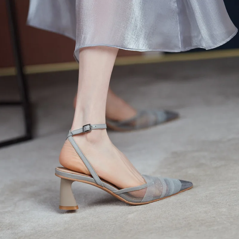 2022 Summer Women's Shoes Leather Lady Temperament Wild Mesh Sweet Mid-heeled Sandals Female Fairy
2022 Summer Women's Shoes Leather Lady Temperament Wild Mesh Sweet Mid-heeled Sandals Female Fairy