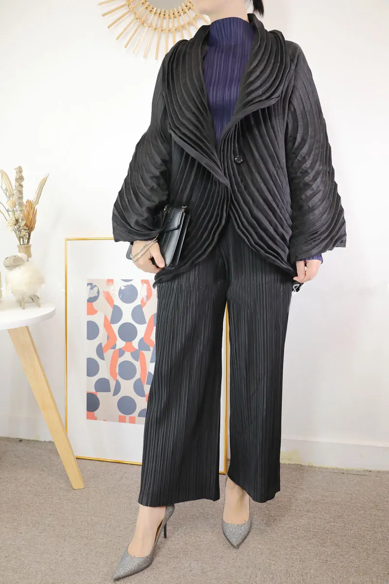 Плиссированный осенне-весенний кардиган 2023, укороченная куртка, большая свободная корейская мода, универсальные Дизайнерские Пальто с рукавом летучая мышь и поясом 
Плиссированный осенне-весенний кардиган 2023, укороченная куртка, большая свободная корейская мода, универсальные Дизайнерские Пальто с рукавом летучая мышь и поясом