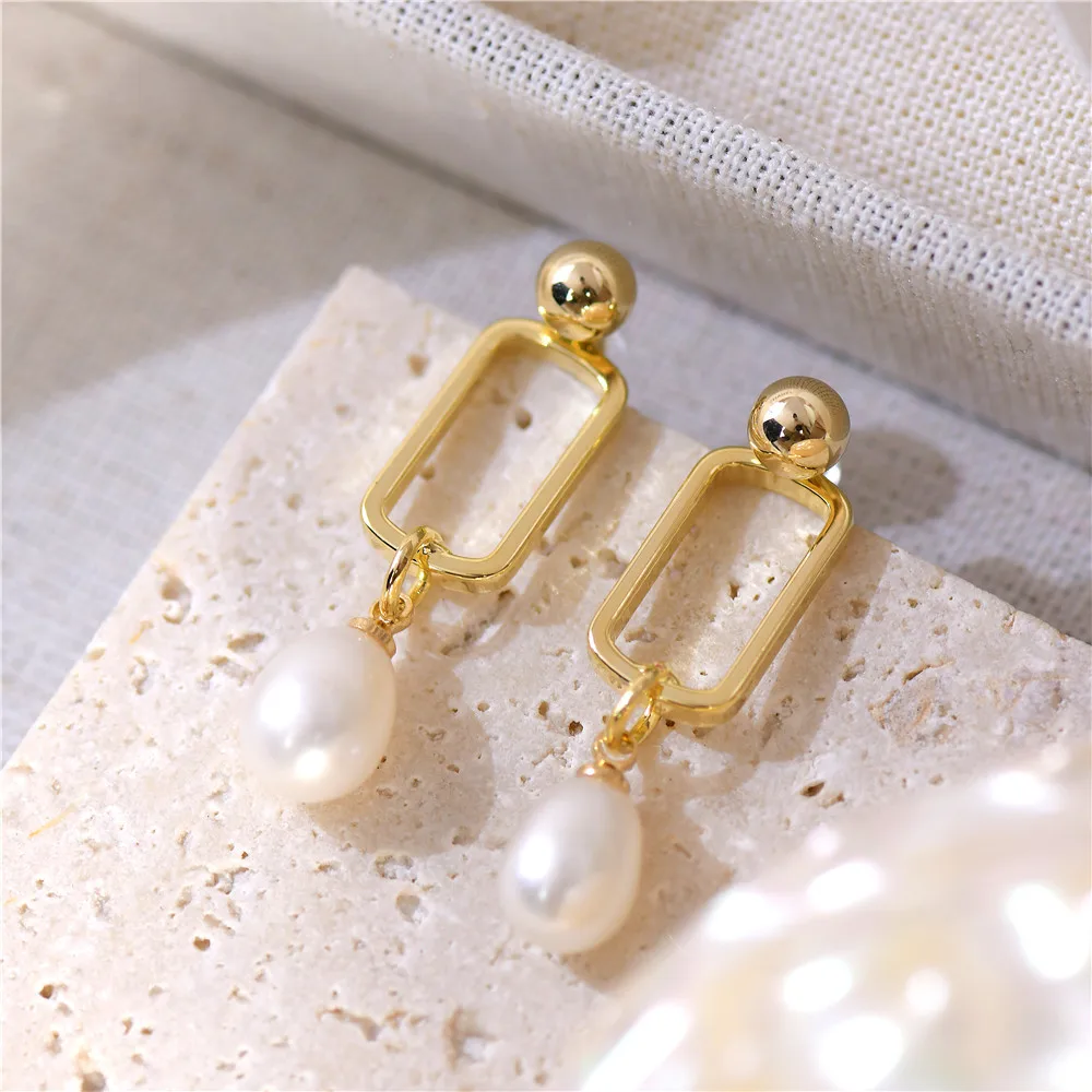 French Light Luxury High-End Simple Geometric Daily Niche Earrings Natural Pearl Earrings For Women A Two-Wear Exquisite Earring
French Light Luxury High-End Simple Geometric Daily Niche Earrings Natural Pearl Earrings For Women A Two-Wear Exquisite Earring