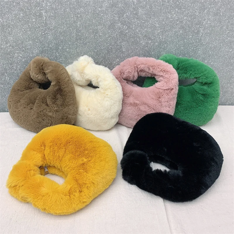 Меховая женская маленькая сумка с полумесяцем, Роскошные теплые плюшевые сумочки на запястье для женщин, модный пушистый клатч с короткими ...
Меховая женская маленькая сумка с полумесяцем, Роскошные теплые плюшевые сумочки на запястье для женщин, модный пушистый клатч с короткими ...