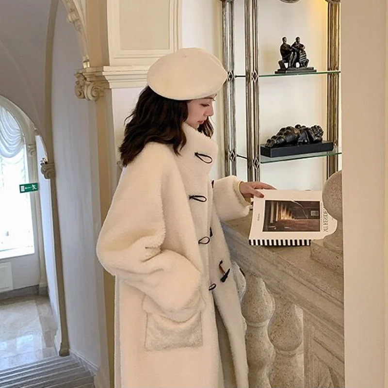 2022 New Large Grain Wool Fleece Fur Coat Women Mid-length Fashion Casual Ladies Stand Collar Lamb Wool Coat Horn Button Jackets
2022 New Large Grain Wool Fleece Fur Coat Women Mid-length Fashion Casual Ladies Stand Collar Lamb Wool Coat Horn Button Jackets