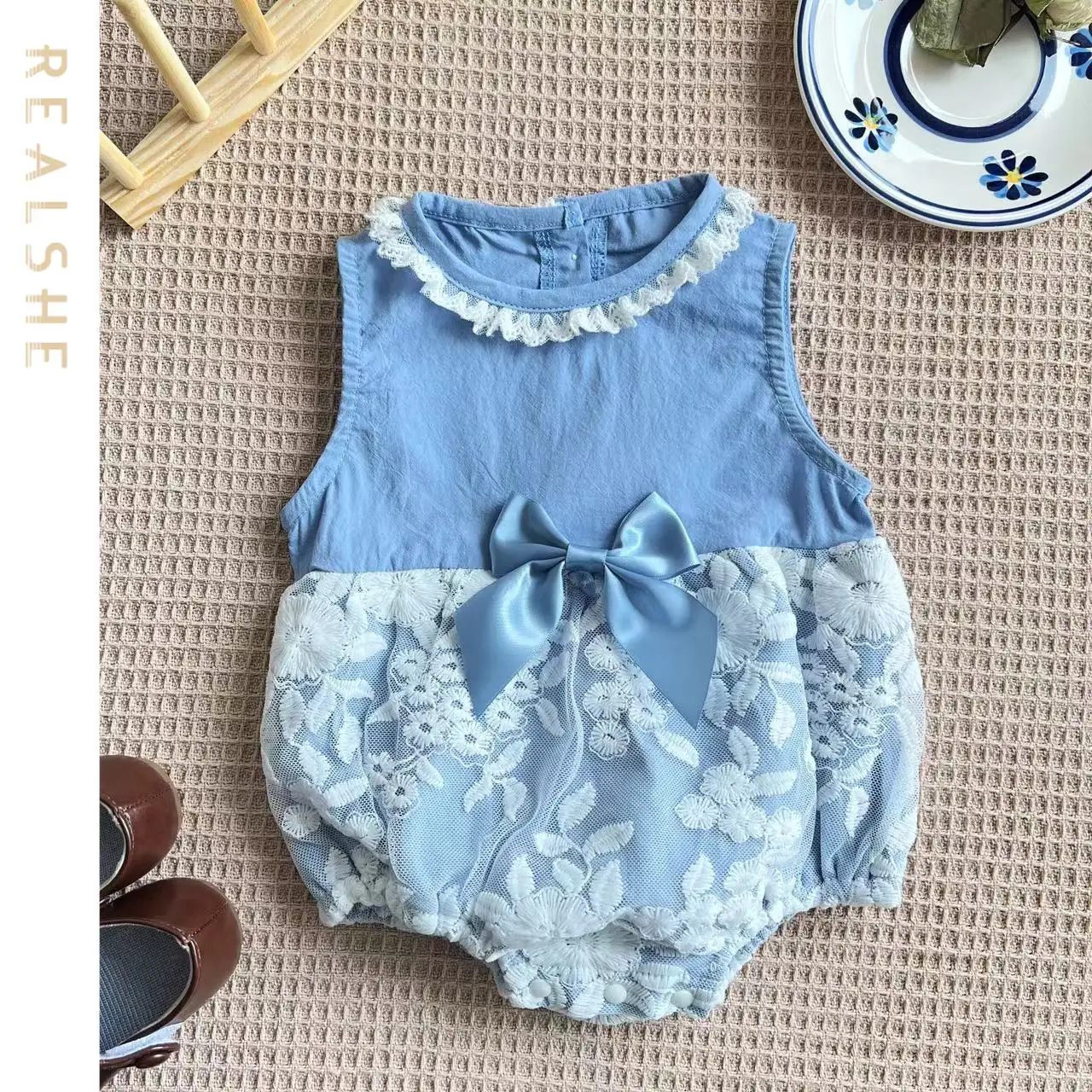 Autumn Baby Girls Rompers Infant Jumpsuit 2023 New Bowknot Lace Mesh Stitching Romper Toddler Infant Girls Playsuit Clothes
Autumn Baby Girls Rompers Infant Jumpsuit 2023 New Bowknot Lace Mesh Stitching Romper Toddler Infant Girls Playsuit Clothes
