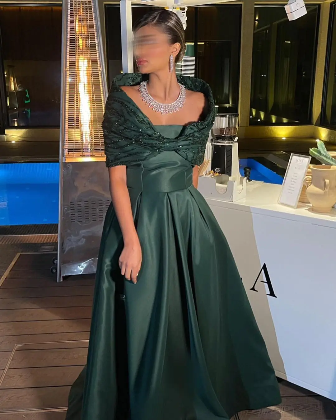 Vintage Strapless Sleeveless Prom Dresses with Shawl Pleated Beadings Satin Evening Dresses Floor Length Formal Party Dresses
Vintage Strapless Sleeveless Prom Dresses with Shawl Pleated Beadings Satin Evening Dresses Floor Length Formal Party Dresses