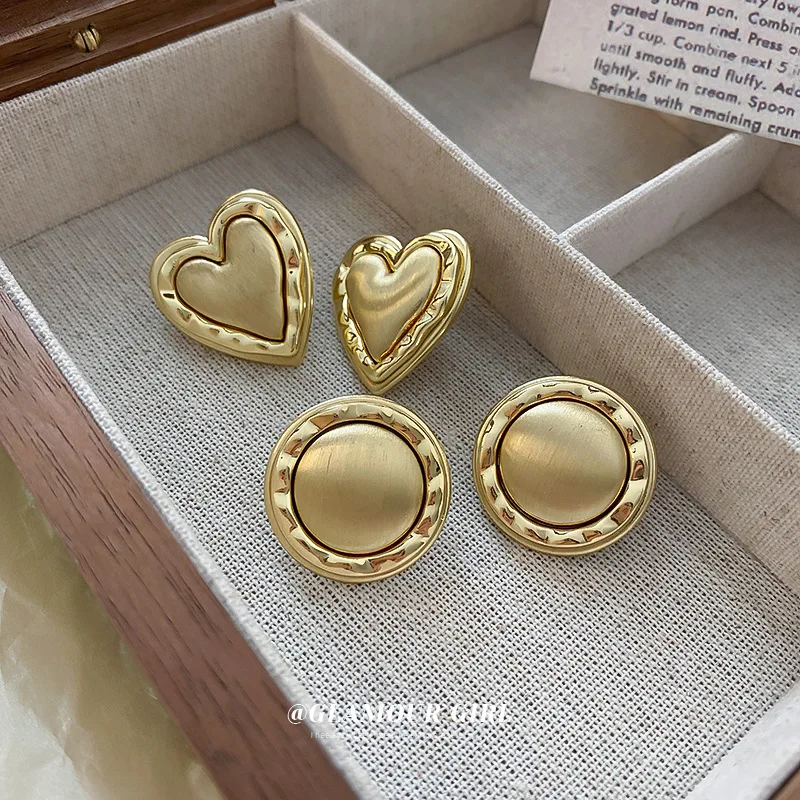 Silver Needle Metal Circle Earrings Korea Dongdaemun Simple Retro Earrings Net Red Fashion OL Niche Personality Earrings
Silver Needle Metal Circle Earrings Korea Dongdaemun Simple Retro Earrings Net Red Fashion OL Niche Personality Earrings