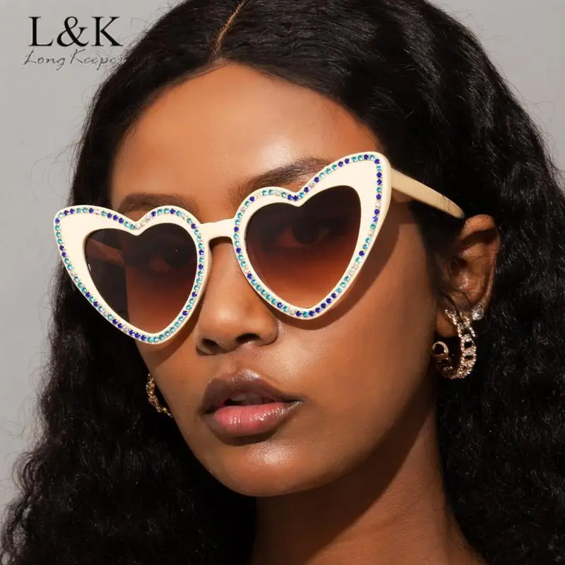 Модные женские солнцезащитные очки в форме сердца, винтажные брендовые дизайнерские солнцезащитные очки, любовь, сердце, украшение, UV400, горячая Распродажа, забавные
Модные женские солнцезащитные очки в форме сердца, винтажные брендовые дизайнерские солнцезащитные очки, любовь, сердце, украшение, UV400, горячая Распродажа, забавные