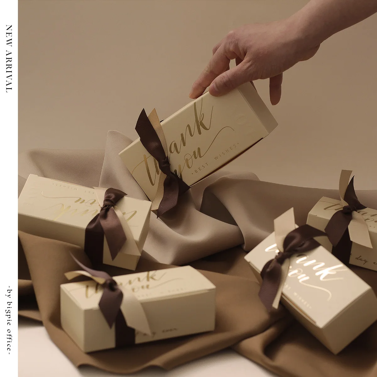 5pcs 2023 New Creative European Style Candy Box Ins Style Wholesale of Wedding Gift Box Candy Packaging Paper Box
5pcs 2023 New Creative European Style Candy Box Ins Style Wholesale of Wedding Gift Box Candy Packaging Paper Box