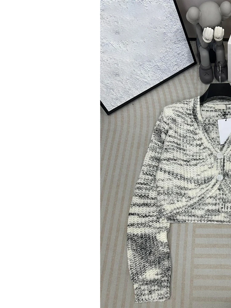 Spring And Autumn New Women's High Quality Knitted Coat Design Clothing Luxury Commute Fashion Vintage Shirt Women Tops Clohting
Spring And Autumn New Women's High Quality Knitted Coat Design Clothing Luxury Commute Fashion Vintage Shirt Women Tops Clohting