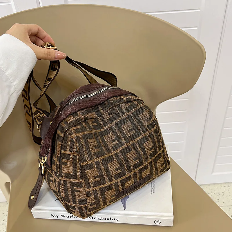 New Trendy and Fashionable Shoulder Bag for Women, Versatile Mesh Red Crossbody Bag, Large Capacity Bag for Women
New Trendy and Fashionable Shoulder Bag for Women, Versatile Mesh Red Crossbody Bag, Large Capacity Bag for Women