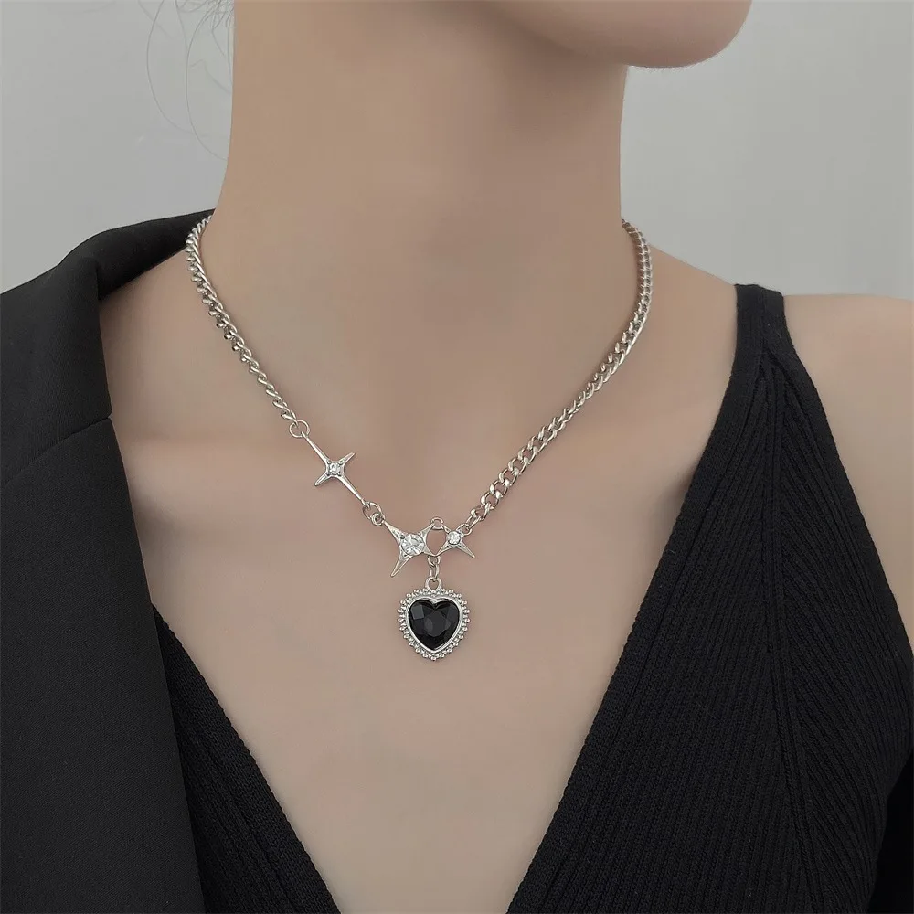 Hip Hop Retro Star Love Necklace for Women Punk Black Heart-shaped Cuban Chain Necklace Hip Hop Street Personality Jewelry
Hip Hop Retro Star Love Necklace for Women Punk Black Heart-shaped Cuban Chain Necklace Hip Hop Street Personality Jewelry