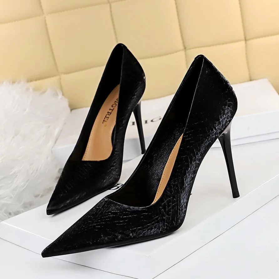 BIGTREE Brand Shallow Slip On Women Sandal Shoes Thin High Heel Pointed Toe Ladiess Elegant Dress Party Shoes Zapatillas Mujer
BIGTREE Brand Shallow Slip On Women Sandal Shoes Thin High Heel Pointed Toe Ladiess Elegant Dress Party Shoes Zapatillas Mujer
