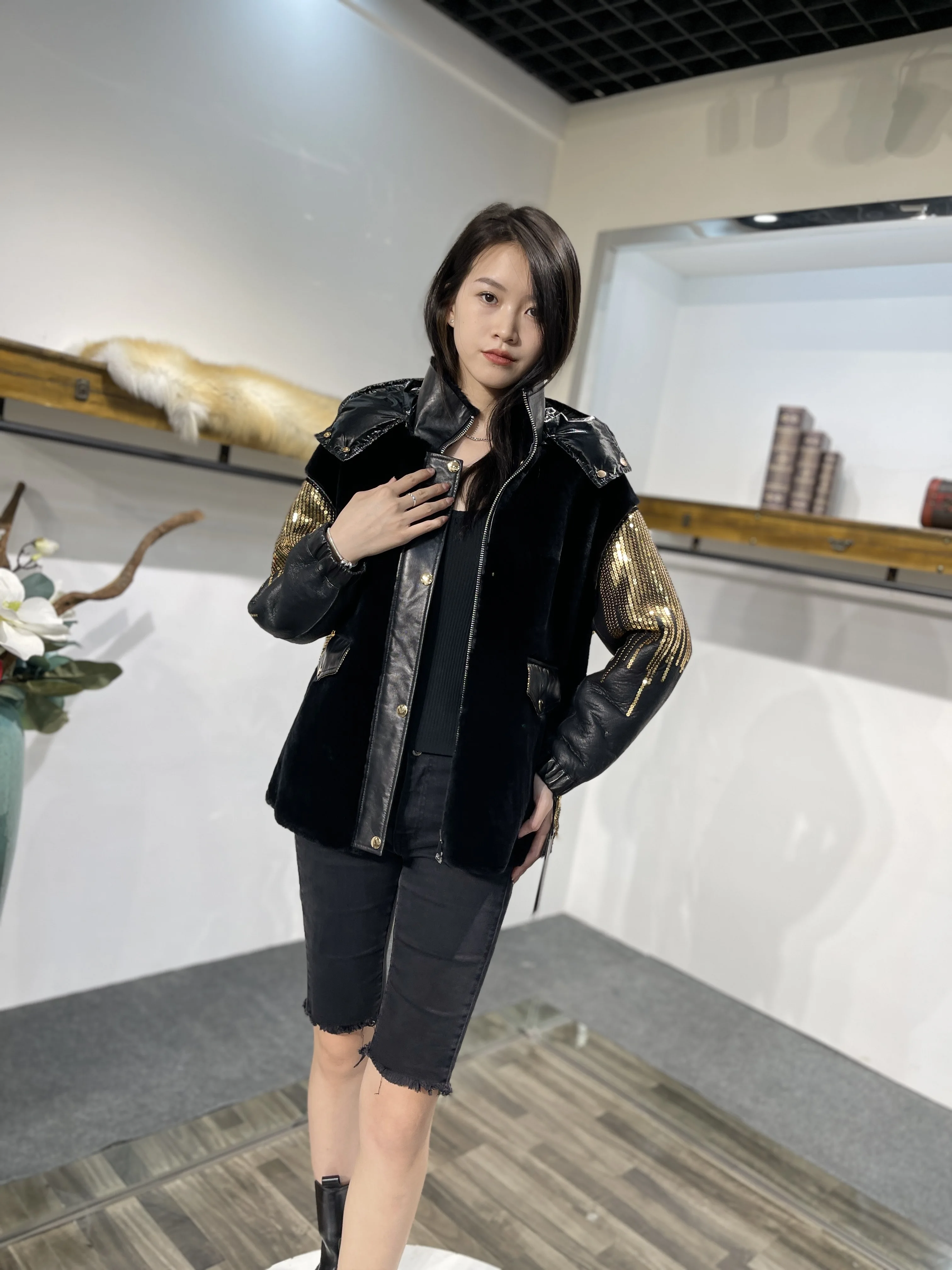 2022 Women's Winter Coat Winter Jacket Fashionable Warm Fur With Down Hat Women's Real Fur Hand Woven Sequins
2022 Women's Winter Coat Winter Jacket Fashionable Warm Fur With Down Hat Women's Real Fur Hand Woven Sequins