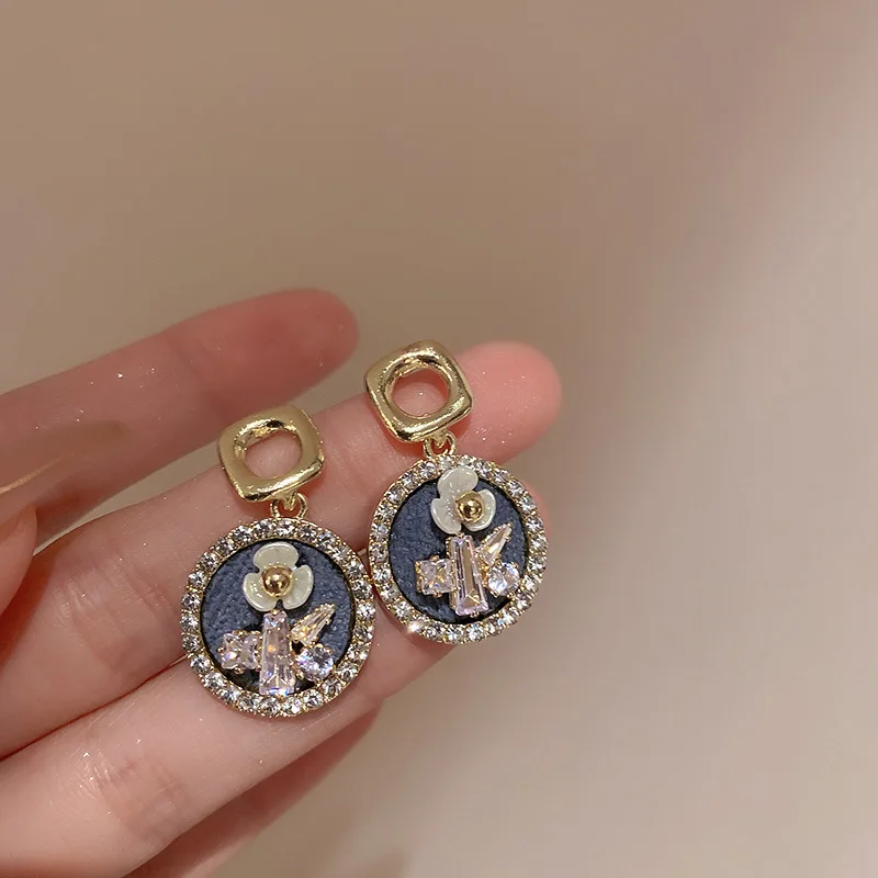 Vintage Flower Earrings for Women Fashion Jewelry Dangle Earrings Female French Zircon Floral Drop Earring Ear Studs Wholesale
Vintage Flower Earrings for Women Fashion Jewelry Dangle Earrings Female French Zircon Floral Drop Earring Ear Studs Wholesale