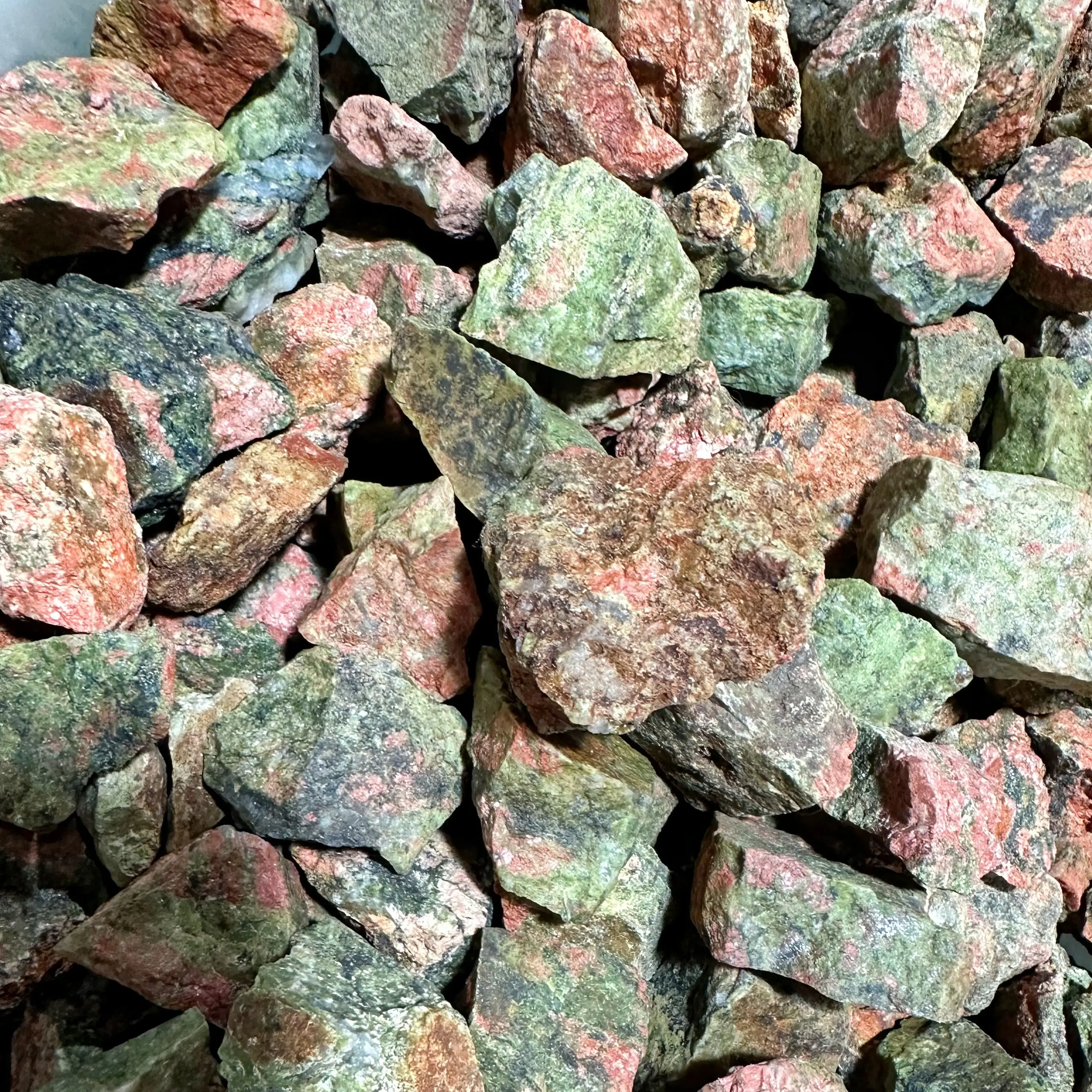 1000g Natural Flower Greenstone Ore Specimen Placed Fish Tank Landscape Home Decoration
1000g Natural Flower Greenstone Ore Specimen Placed Fish Tank Landscape Home Decoration