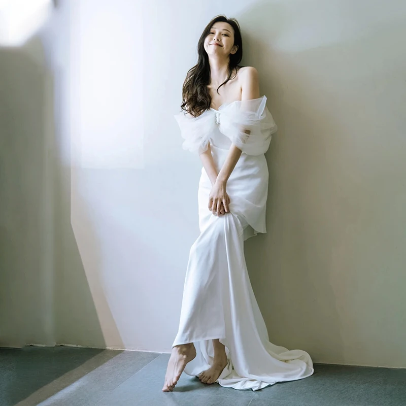 Simple Short Sleeves Off-Shoulder Ruched Backless Ruffles Sheath Soft Satin Elegant Korea Wedding Dress Gown Bridal Dress
Simple Short Sleeves Off-Shoulder Ruched Backless Ruffles Sheath Soft Satin Elegant Korea Wedding Dress Gown Bridal Dress