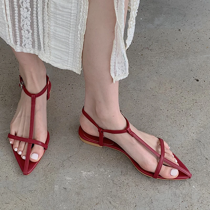 Босоножки женские с острым носком, модная повседневная Уличная обувь, пикантные туфли на плоской подошве в Корейском стиле, лето 2022
Босоножки женские с острым носком, модная повседневная Уличная обувь, пикантные туфли на плоской подошве в Корейском стиле, лето 2022
