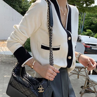 M GIRLS Korean Version of the V-neck Small Fragrance Slim Short Slim Cardigan Sweater Women's Jacket Outer
M GIRLS Korean Version of the V-neck Small Fragrance Slim Short Slim Cardigan Sweater Women's Jacket Outer