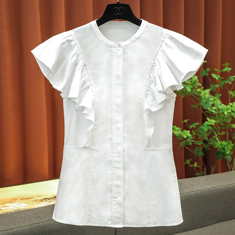 Женская приталенная блузка с рукавами-фонариками и трехмерным вырезом
Женская приталенная блузка с рукавами-фонариками и трехмерным вырезом