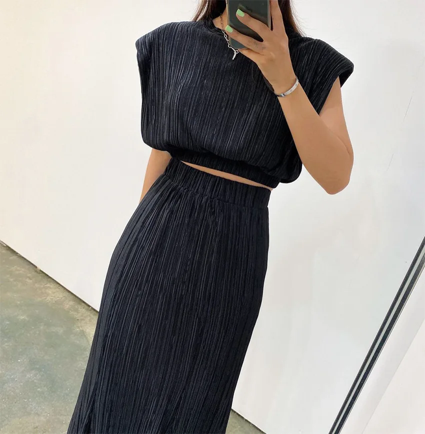 2022 Summer Skirt Sets two Pieces Womens Outfits Elegant O-Neck Sleeveless Crop Tops and Elastic Waist Long skirt Suits
2022 Summer Skirt Sets two Pieces Womens Outfits Elegant O-Neck Sleeveless Crop Tops and Elastic Waist Long skirt Suits