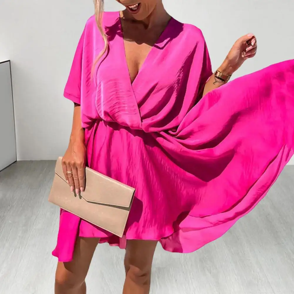 Женское мини-платье с коротким рукавом
Женское мини-платье с коротким рукавом