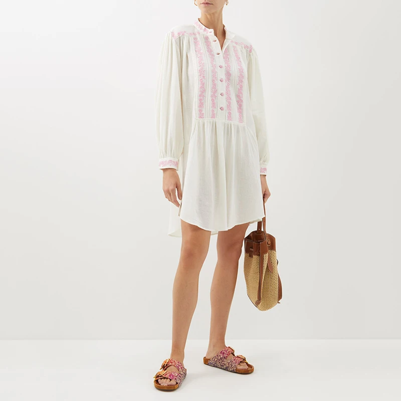 2022 autumn new women's clothing temperament commuter Paris retro ethnic embroidery pleated wide shoulder loose casual dress
2022 autumn new women's clothing temperament commuter Paris retro ethnic embroidery pleated wide shoulder loose casual dress