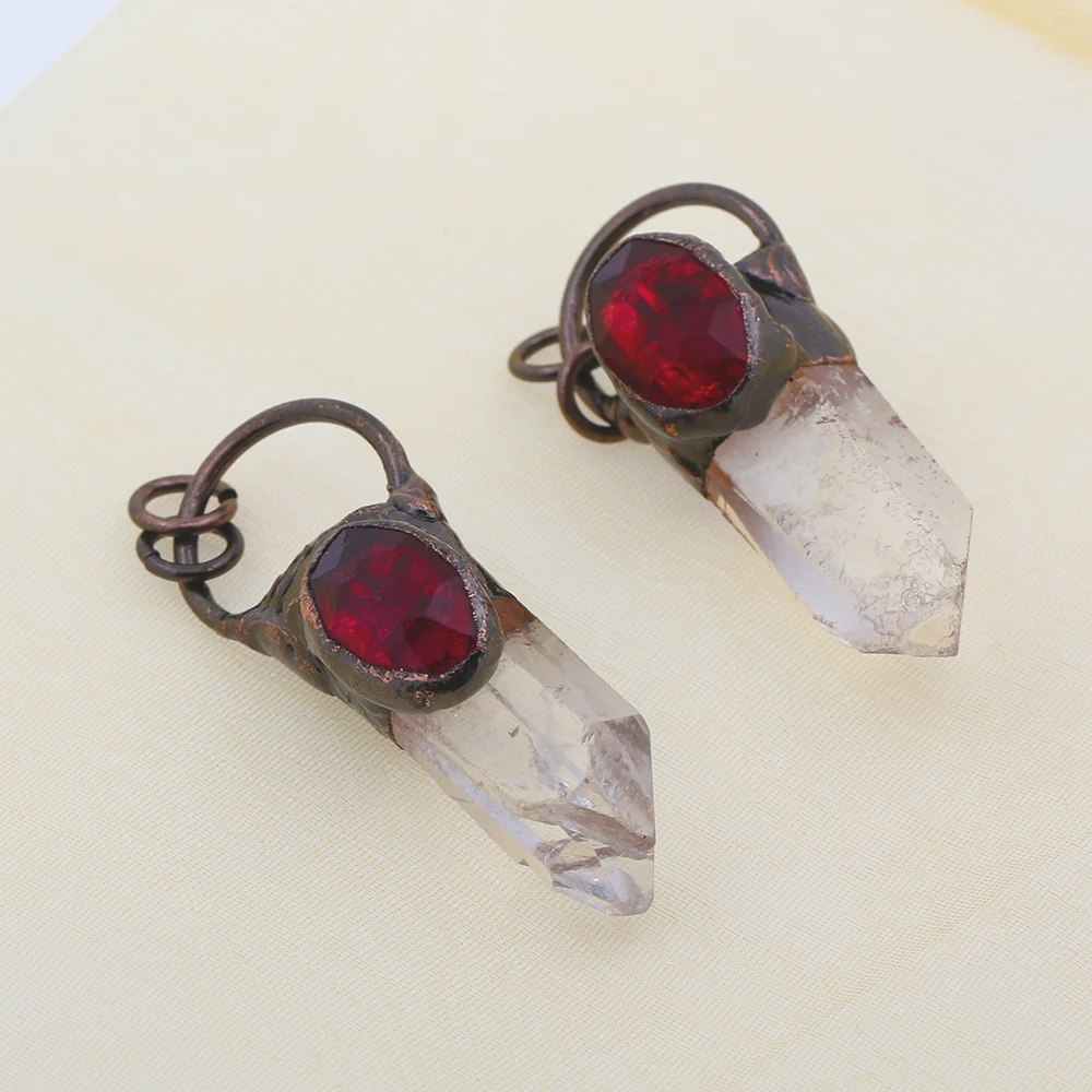 2022 Retro Boho Soldered Bronze Natural White Crystal Stick Point Vintage Pendant Red Glass Bead Paved Necklace Jewelry 
2022 Retro Boho Soldered Bronze Natural White Crystal Stick Point Vintage Pendant Red Glass Bead Paved Necklace Jewelry