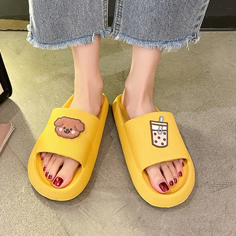 Шлепанцы женские на толстой платформе, мультяшный рисунок, Эва, без застежки, пляжные сандалии, Уличная обувь, мягкая подошва, домашние тапо... 
Шлепанцы женские на толстой платформе, мультяшный рисунок, Эва, без застежки, пляжные сандалии, Уличная обувь, мягкая подошва, домашние тапо...