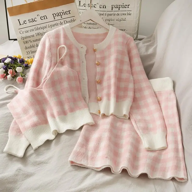 Sweet Plaid Knitted 3-piece Suit Fashion Round Neck Long-sleeved Loose Sweater+Inner Short Suspenders+Elastic Skirt 3-piece Set
Sweet Plaid Knitted 3-piece Suit Fashion Round Neck Long-sleeved Loose Sweater+Inner Short Suspenders+Elastic Skirt 3-piece Set