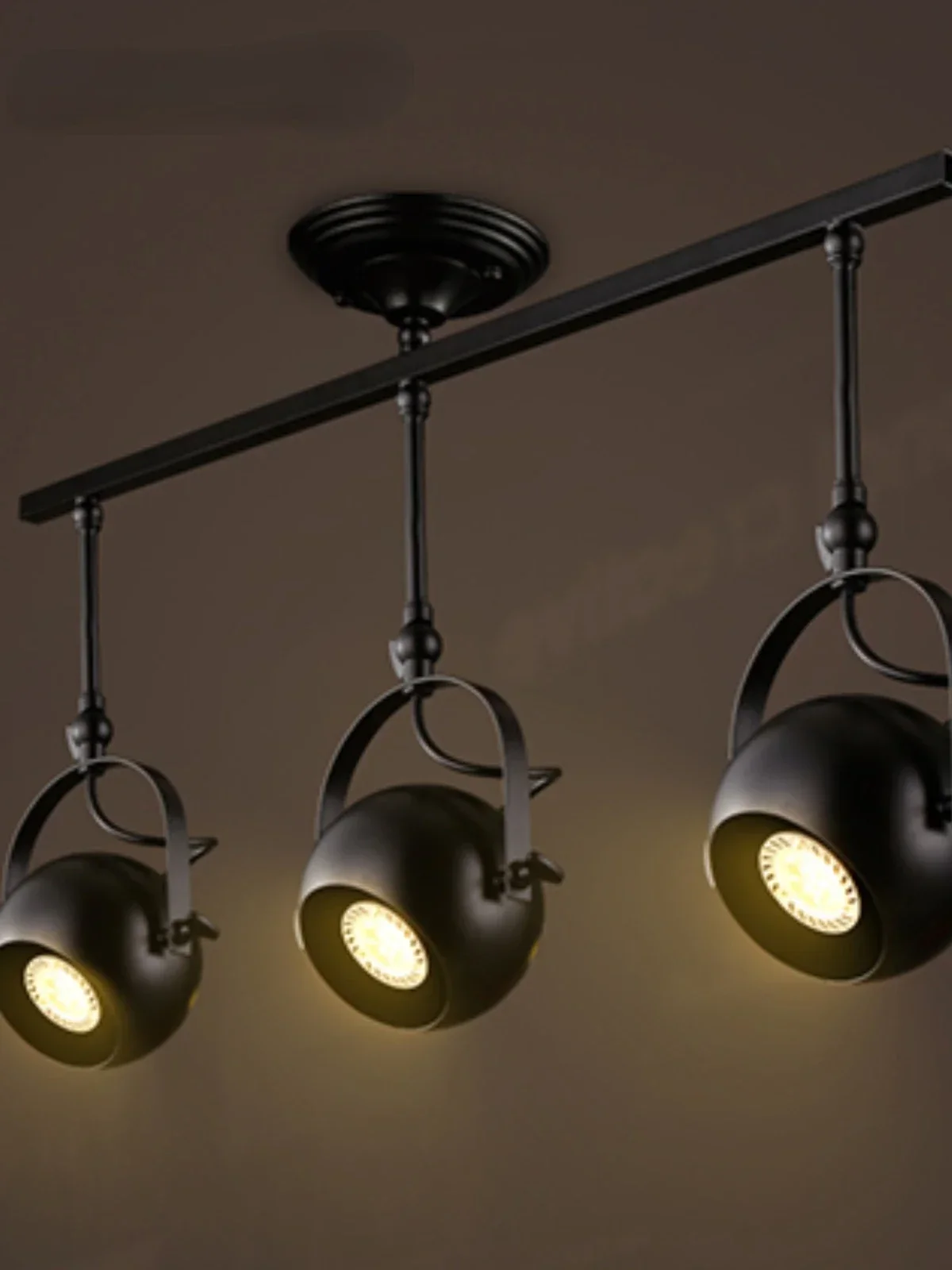 Retro Track Light American Living Room Restaurant Bar Special Decoration Ceiling Luminaire Surface Mounted Luminaire
Retro Track Light American Living Room Restaurant Bar Special Decoration Ceiling Luminaire Surface Mounted Luminaire