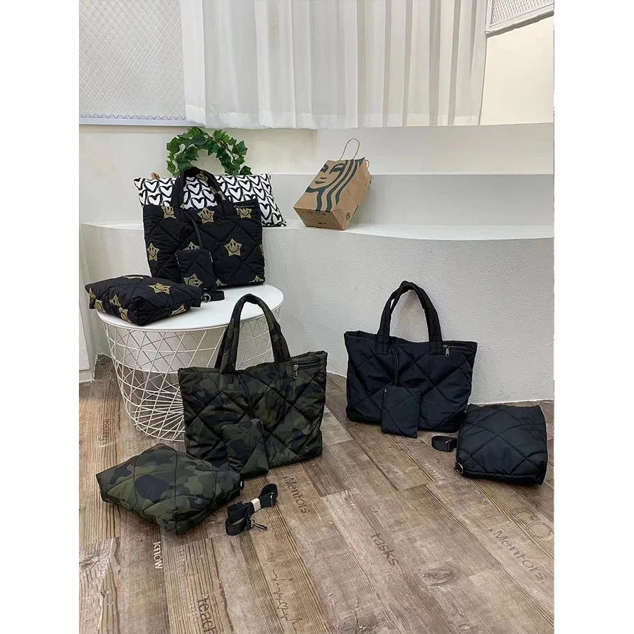 Soft Leather Shoulder Bag Space Cotton Underarm Bags Trendy Women Clutch 2021 Winter Brand Female Handbag Luxury Bolsa De Hombro
Soft Leather Shoulder Bag Space Cotton Underarm Bags Trendy Women Clutch 2021 Winter Brand Female Handbag Luxury Bolsa De Hombro