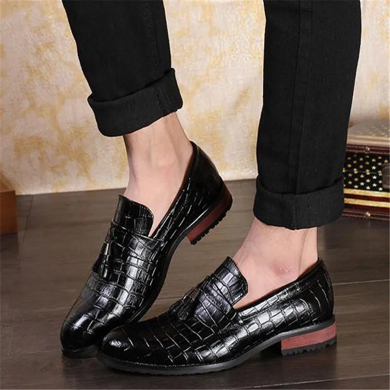 Size 38--47 Tassel Men Leather Shoes Pointed Toe Spring Slip on Men Shoes Brown Black Beige Leather Shoes High Quality
Size 38--47 Tassel Men Leather Shoes Pointed Toe Spring Slip on Men Shoes Brown Black Beige Leather Shoes High Quality